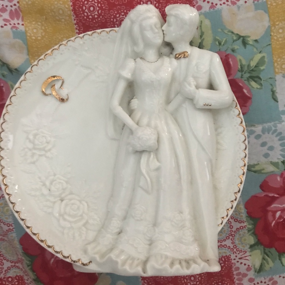 Vintage Bride and Groom Table Decor